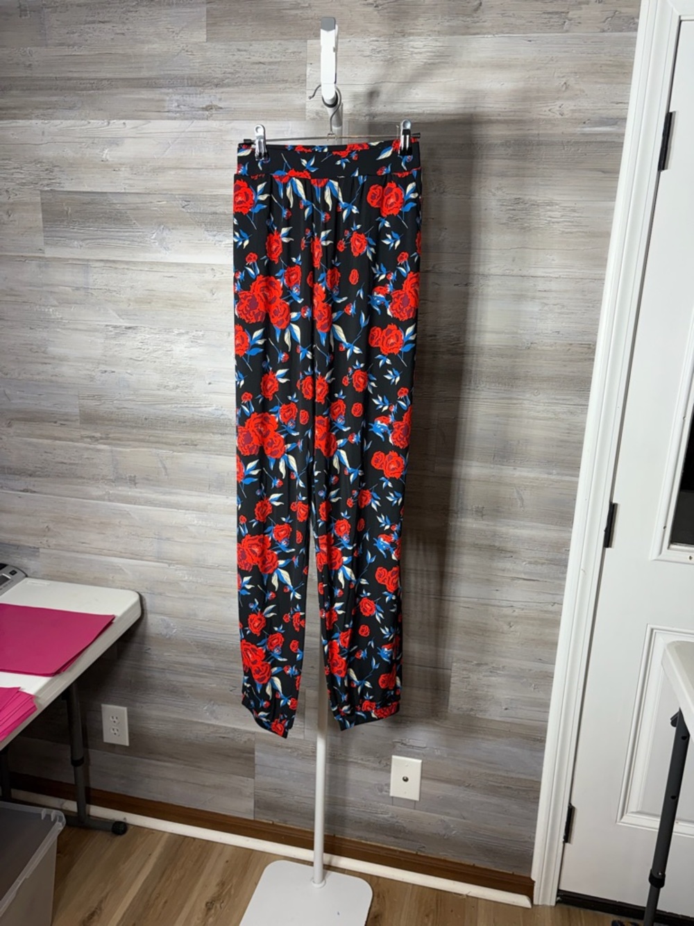 Kate & Mallory Black Wide-Leg Pants with Red Rose & Blue Leaf Print 1972